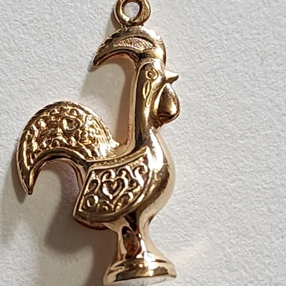 18k Rooster Charm Yellow Gold Decorative Ornate Hearts Swirls - Picture 5 of 8